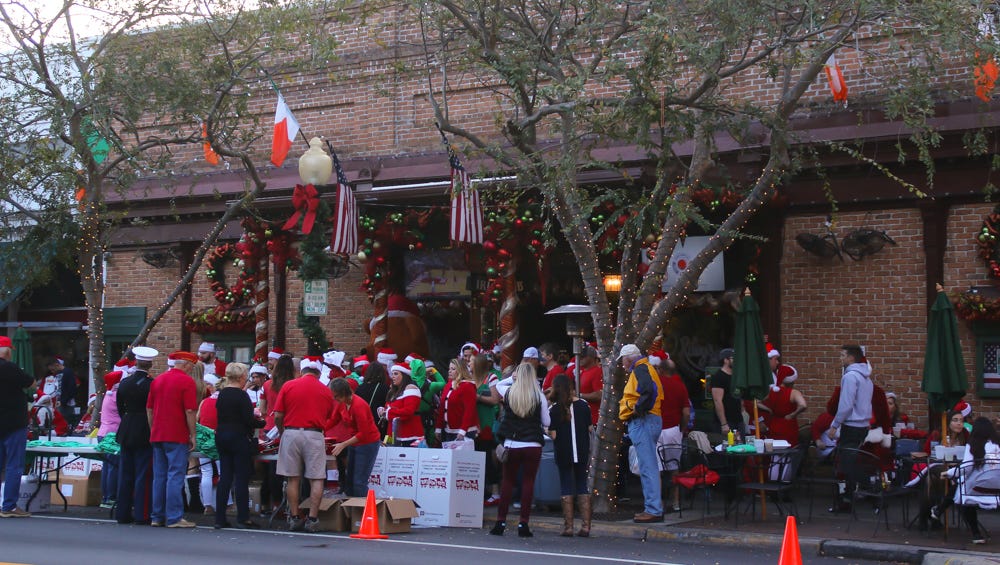 Restaurants Stores And Bar Hours On Christmas And Christmas Eve
