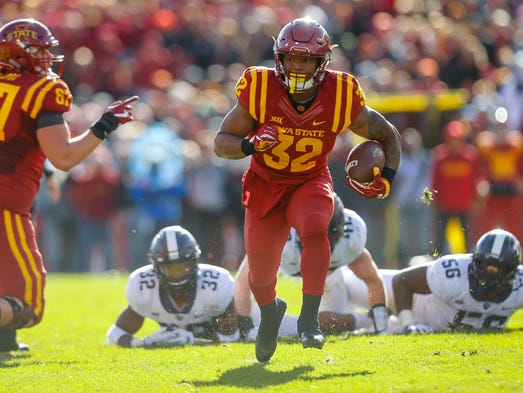 Iowa State Cyclones running back David Montgomery (32)