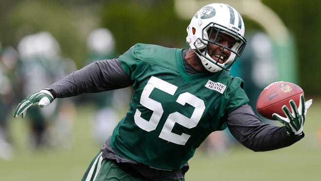 FILE - This June 9, 2015 file photo shows New York Jets inside linebacker David Harris making a catch during a mandatory minicamp at the NFL football team's facility in Florham Park, N.J. The New York Jets have released linebacker David Harris, a stunning move in which they part ways with the second-leading tackler in franchise history. Harris, who practiced with the team Tuesday, June 6, 2017 and was in the locker room afterward, will save the Jets $6.5 million on the salary cap by being cut.  (AP Photo/Julio Cortez, file)