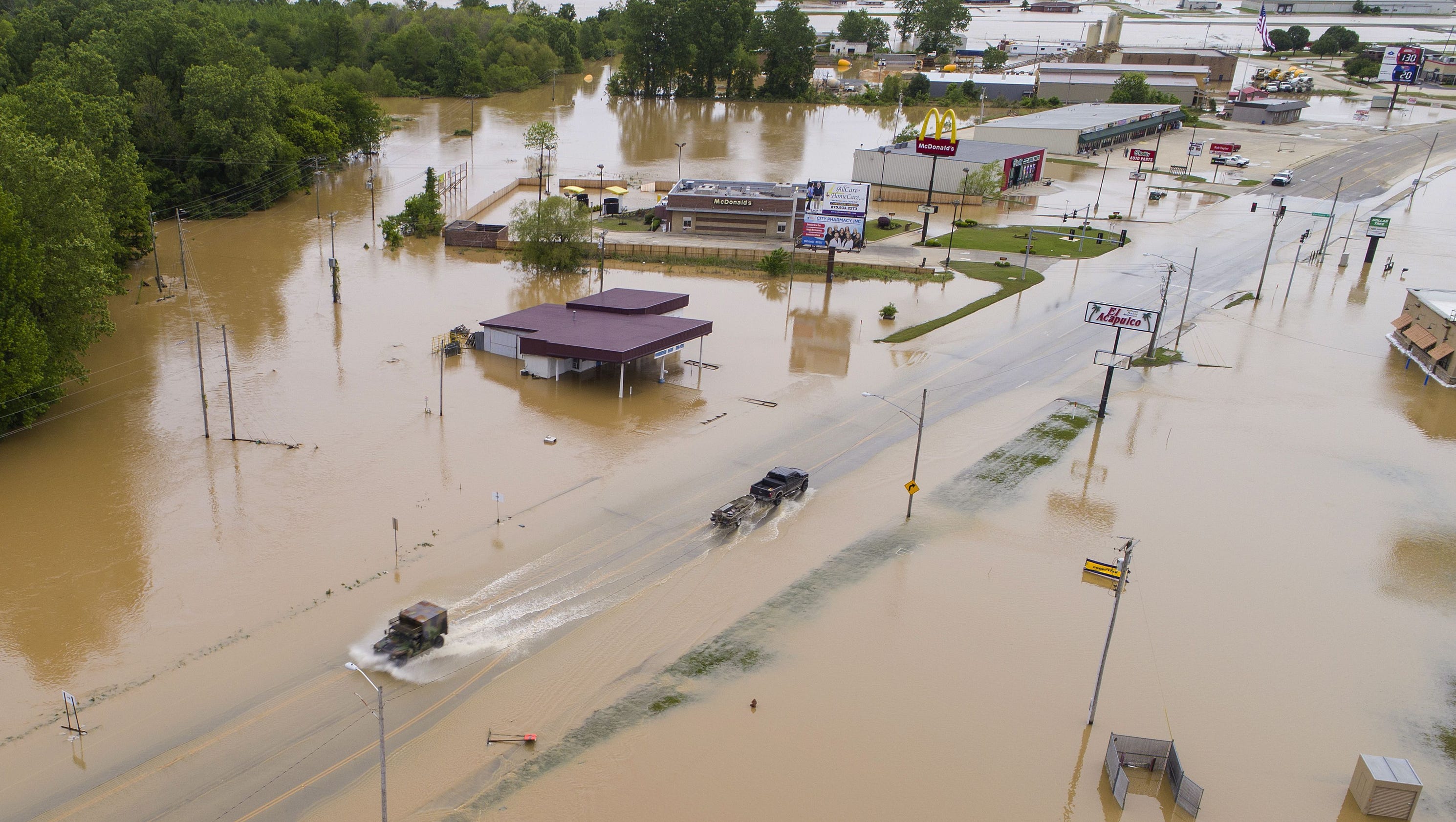 Arkansas, Missouri flooding: Aerial images show water overtaking towns3200 x 1680