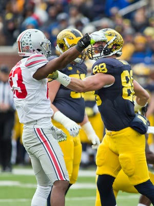 Ohio State safety Tyvis Powell, left, exchanges shoves with Michigan tight end Jake Butt after a play in the second quarter Nov. 28, 2015.