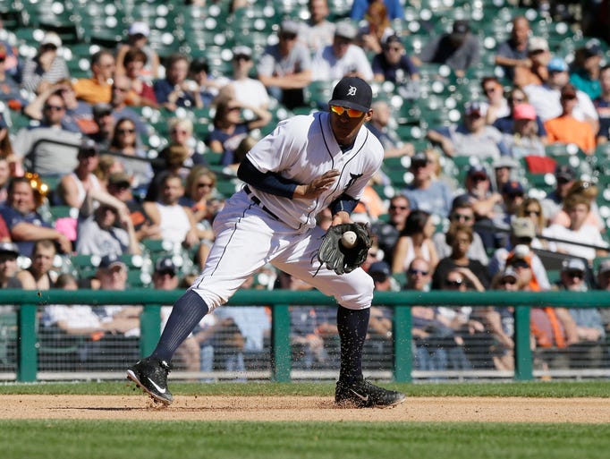 Detroit Tigers third baseman Jefry Marte fields the