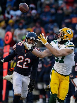 Green Bay Packers wide receiver Jordy Nelson (87) reels in 60-yard pass while being covered by Chicago Bears cornerback Cre'von LeBlanc at Soldier Field.