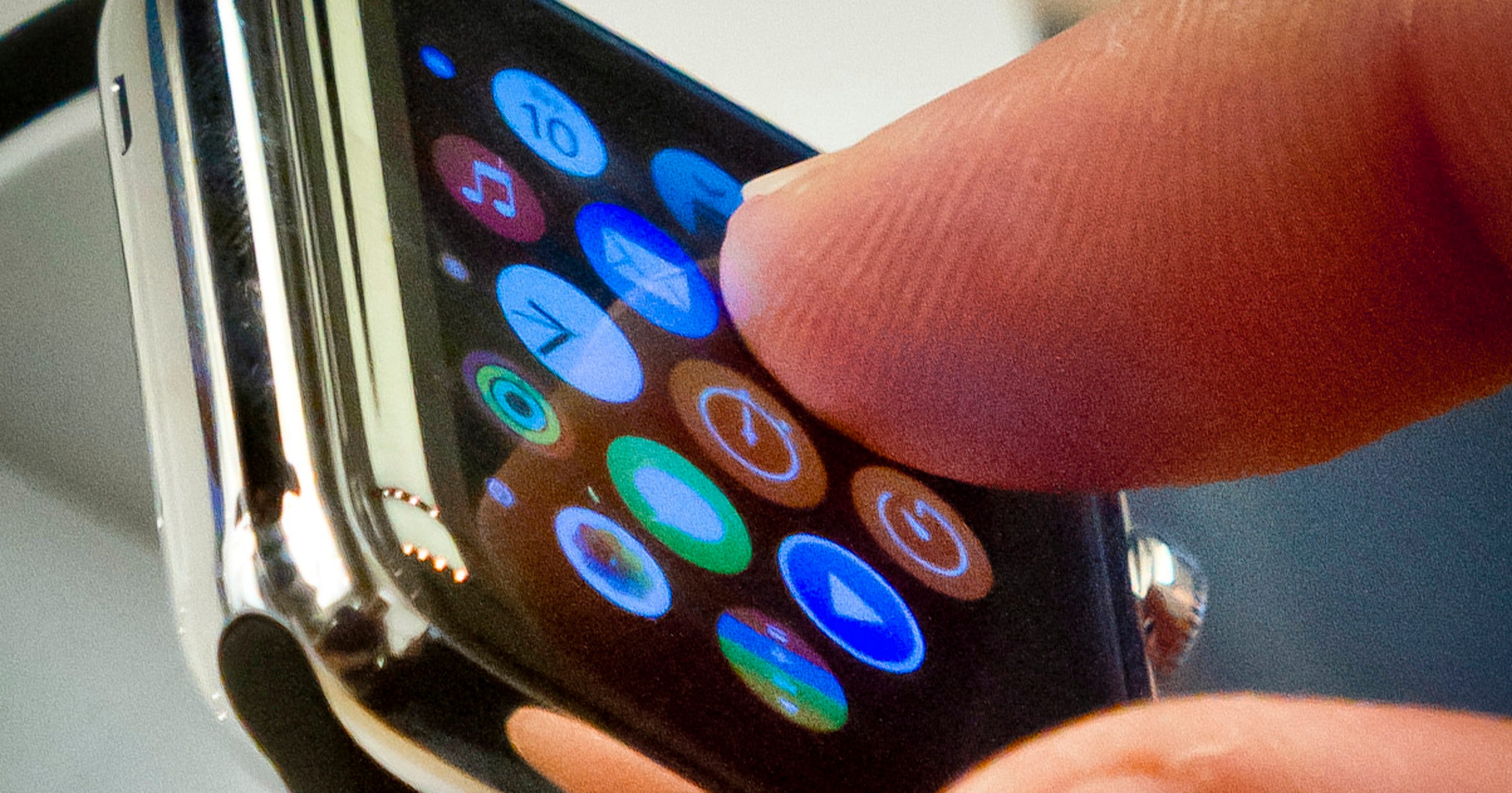 Android Wear updates take on Apple Watch