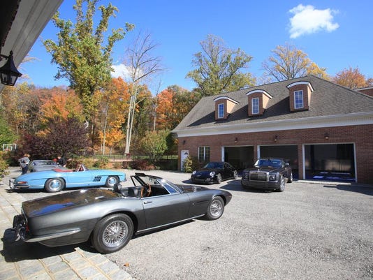 How To Sell A House With 16 Car Garage