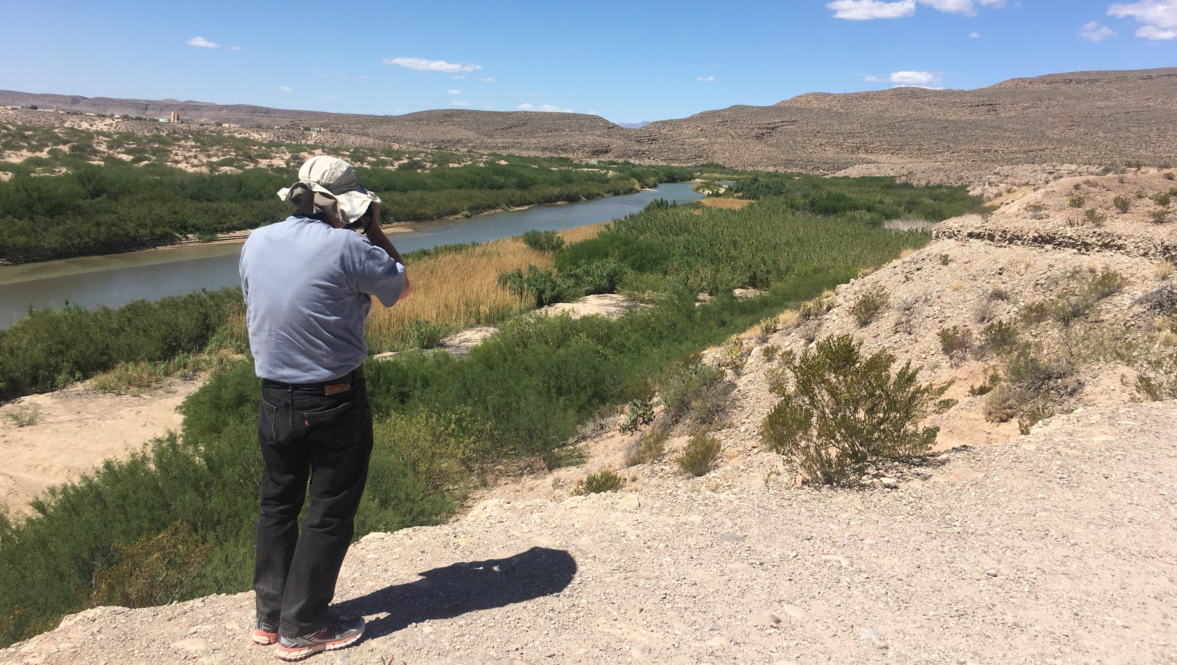 Trump's border wall collides with nature at Big Bend ...