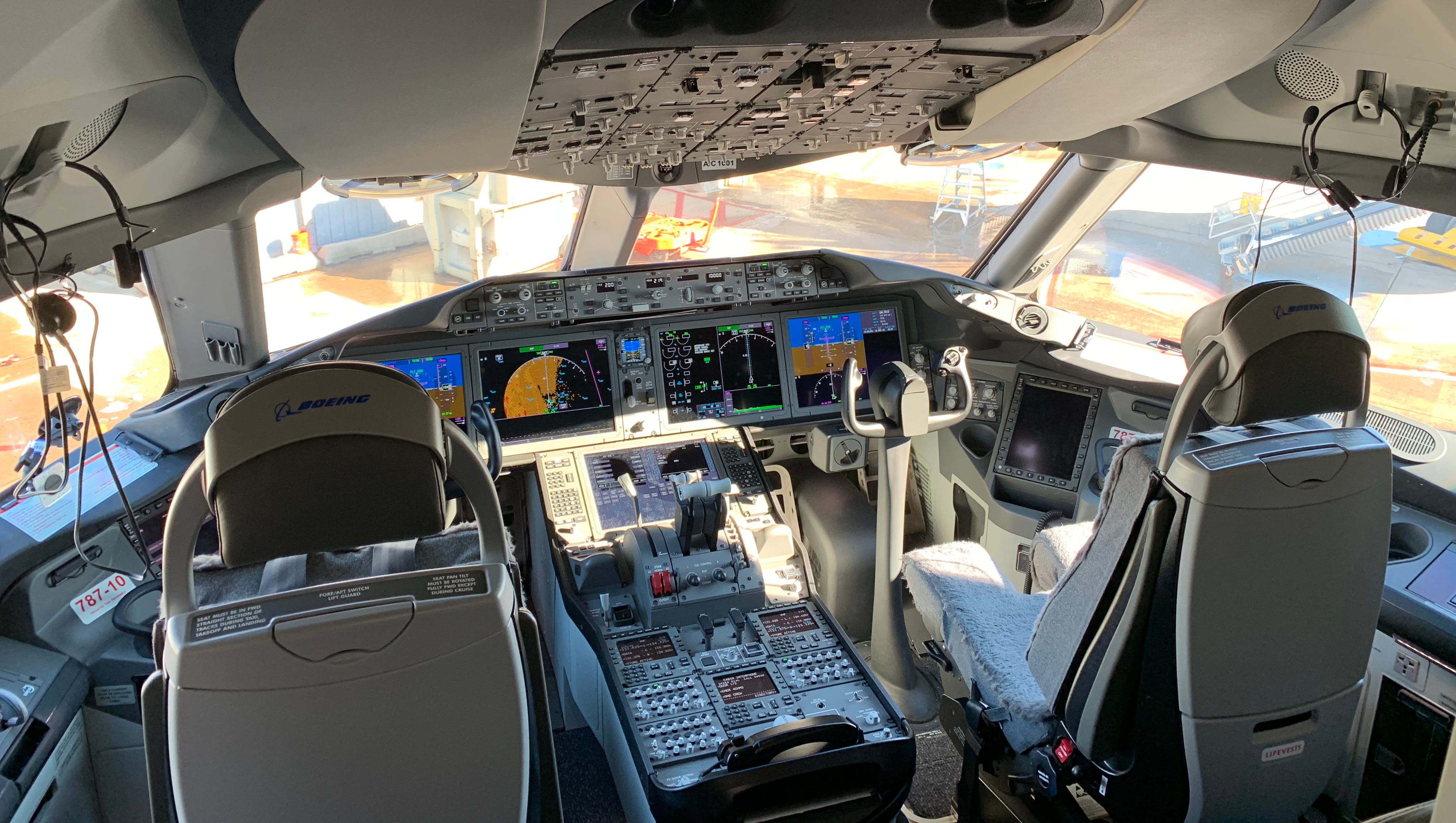 Plane Cockpits Are All Those Buttons Really Necessary