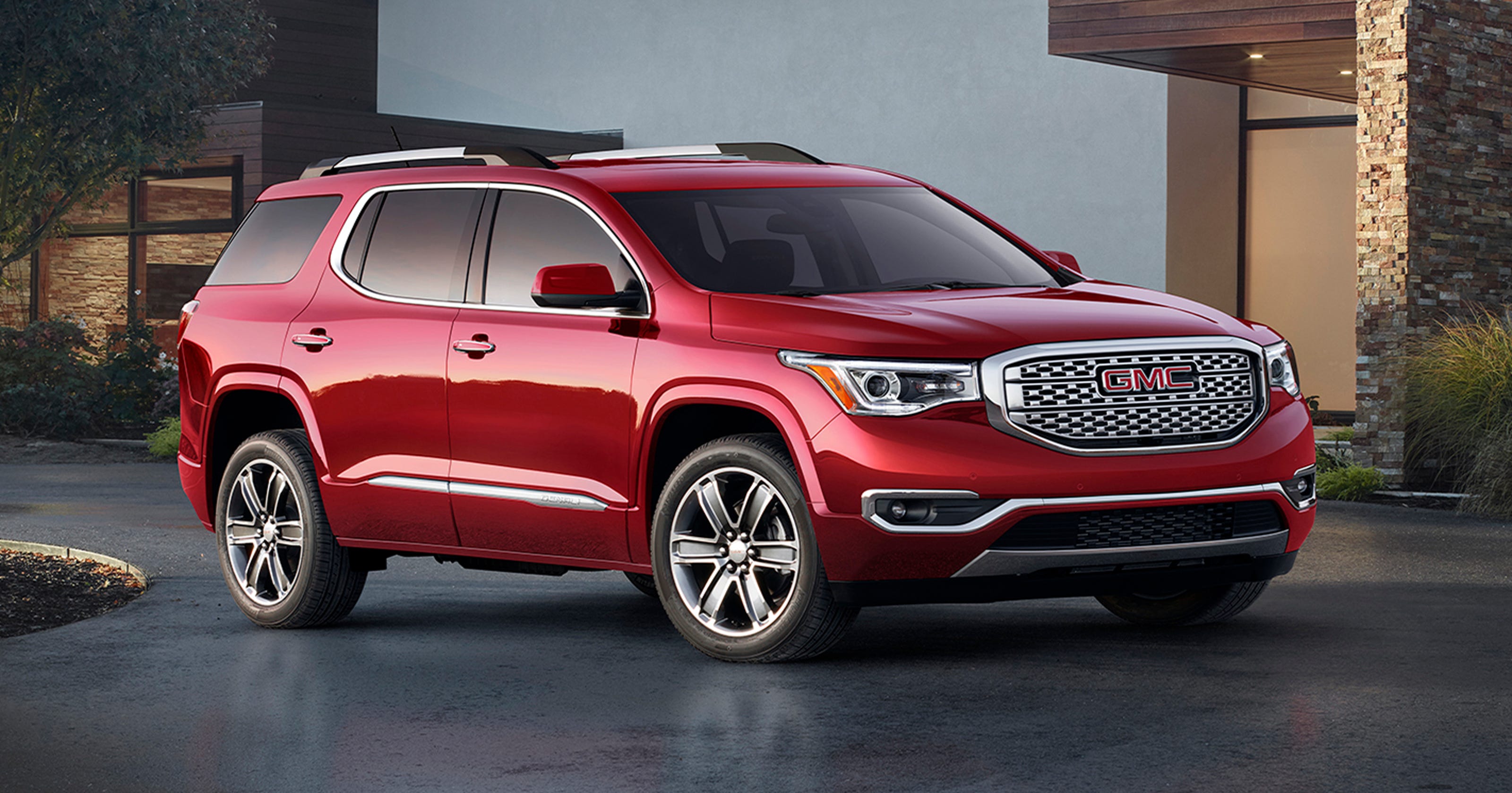 Review GMC Acadia loses weight, gains little