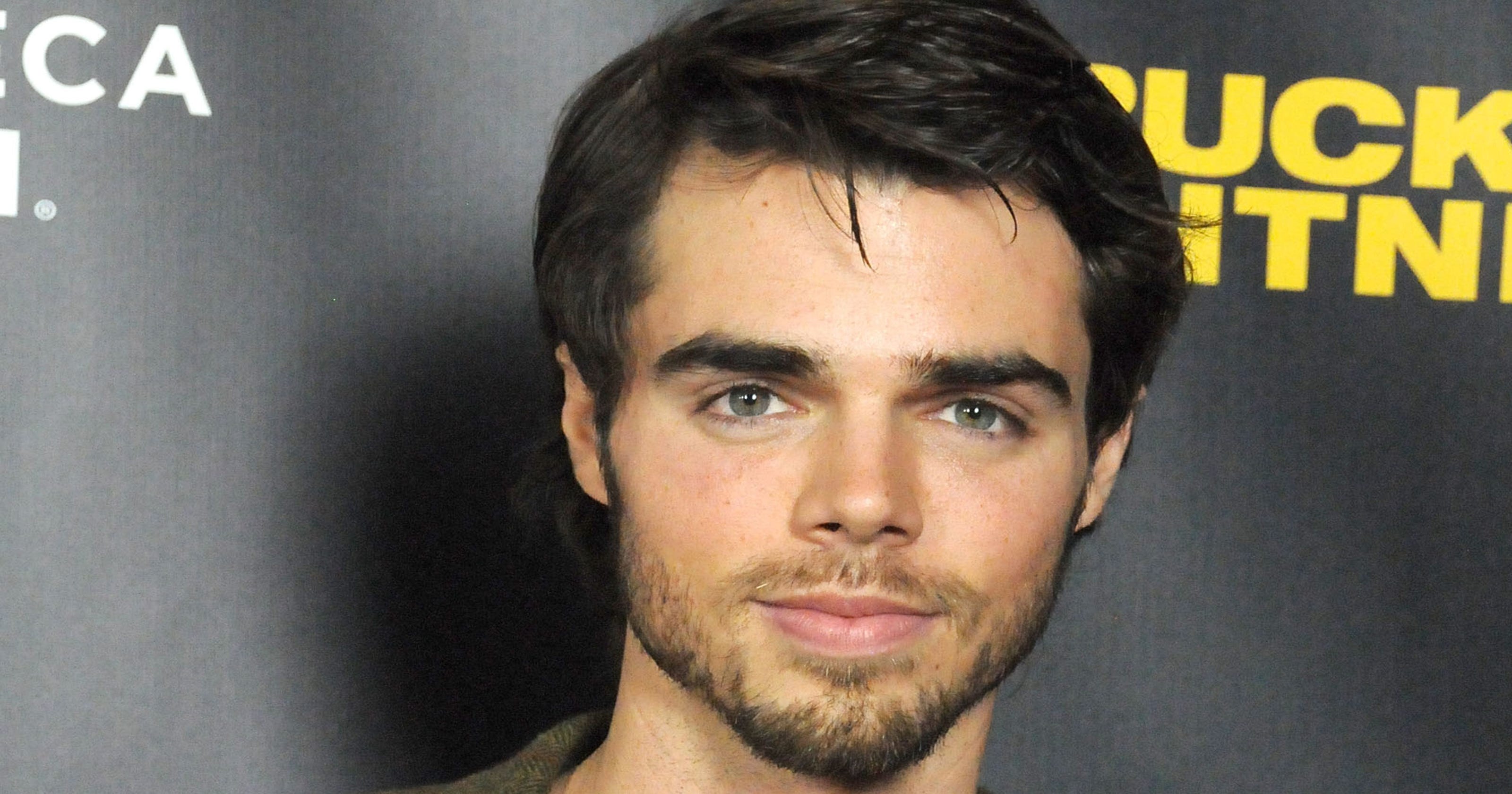 Modern Family Star Defends "Racy" Selfie - fnjzmgz