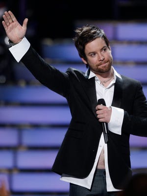 David Cook waves at the audience after being named the Season 7 winner in 2008.