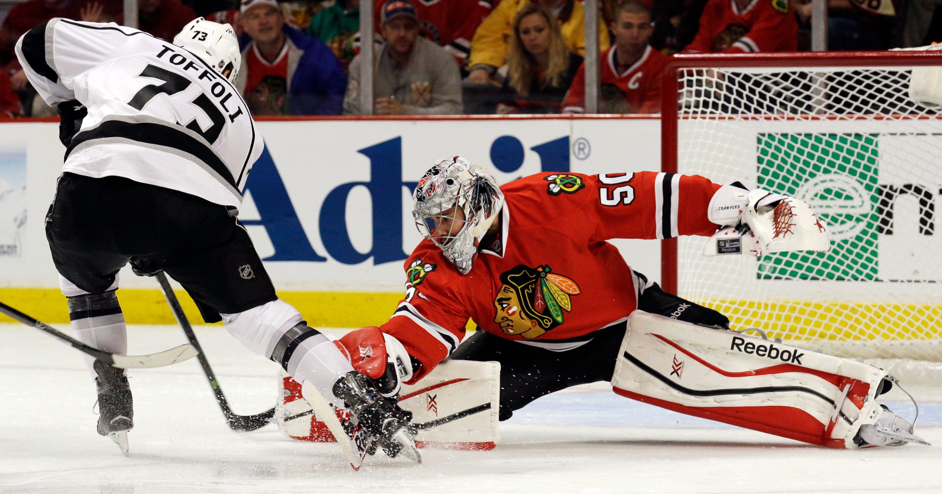 NHL Blackhawks disallowed goal, beat Kings 31 in opener