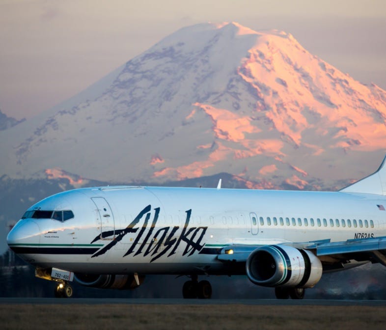 An Alaska Airlines Boeing 737-400 