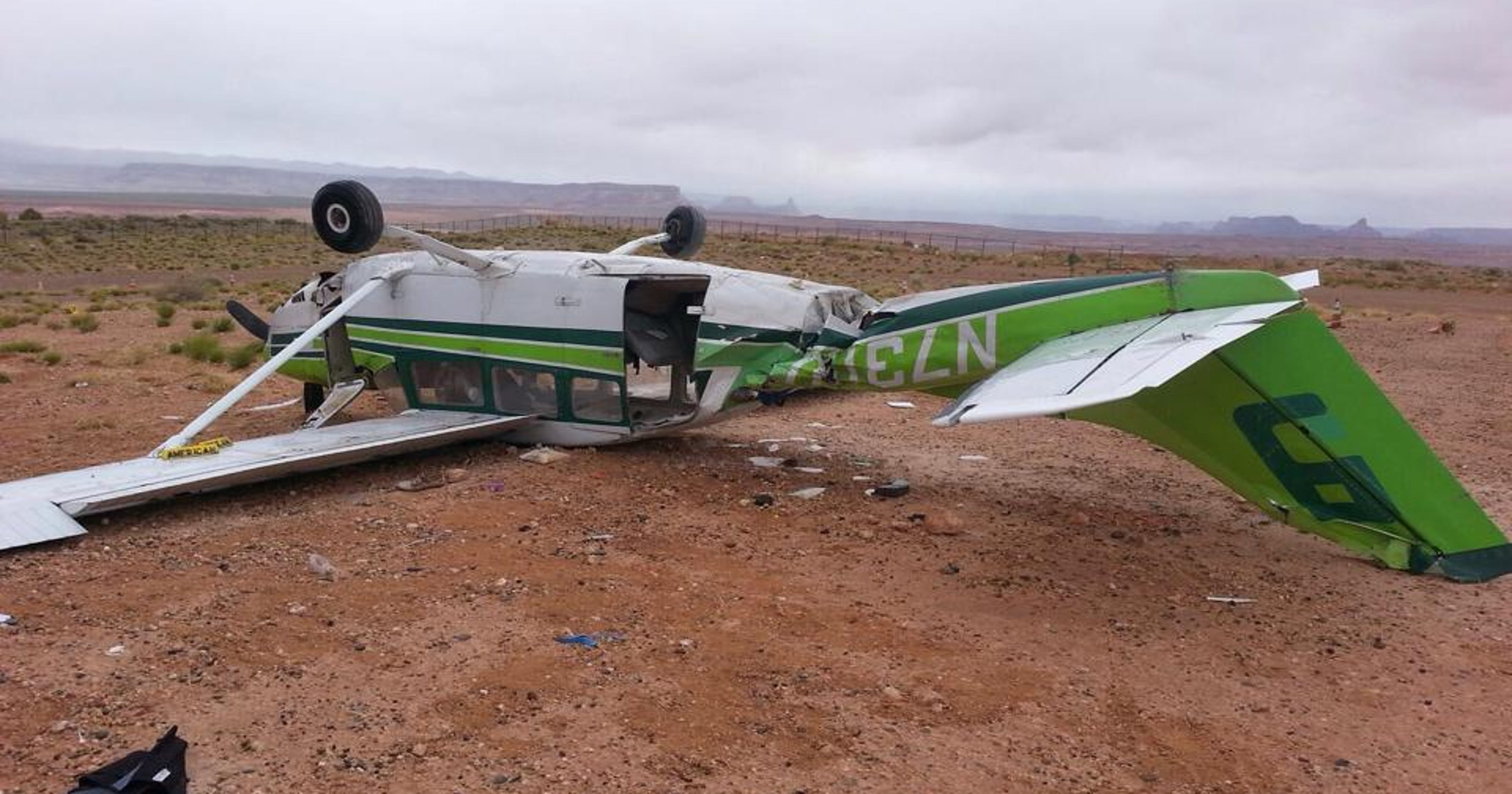 Small plane crashes in Arizona; 1 dead and 5 hurt