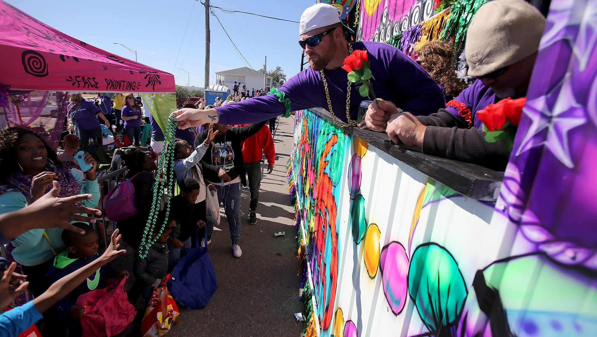 2 dead in postMardi Gras parade shooting in Miss.