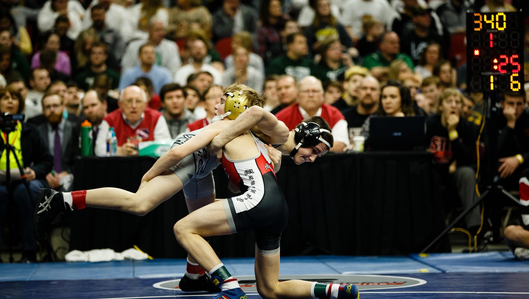 Ogden hosts first Iowa girls’ high school wrestling tournament
