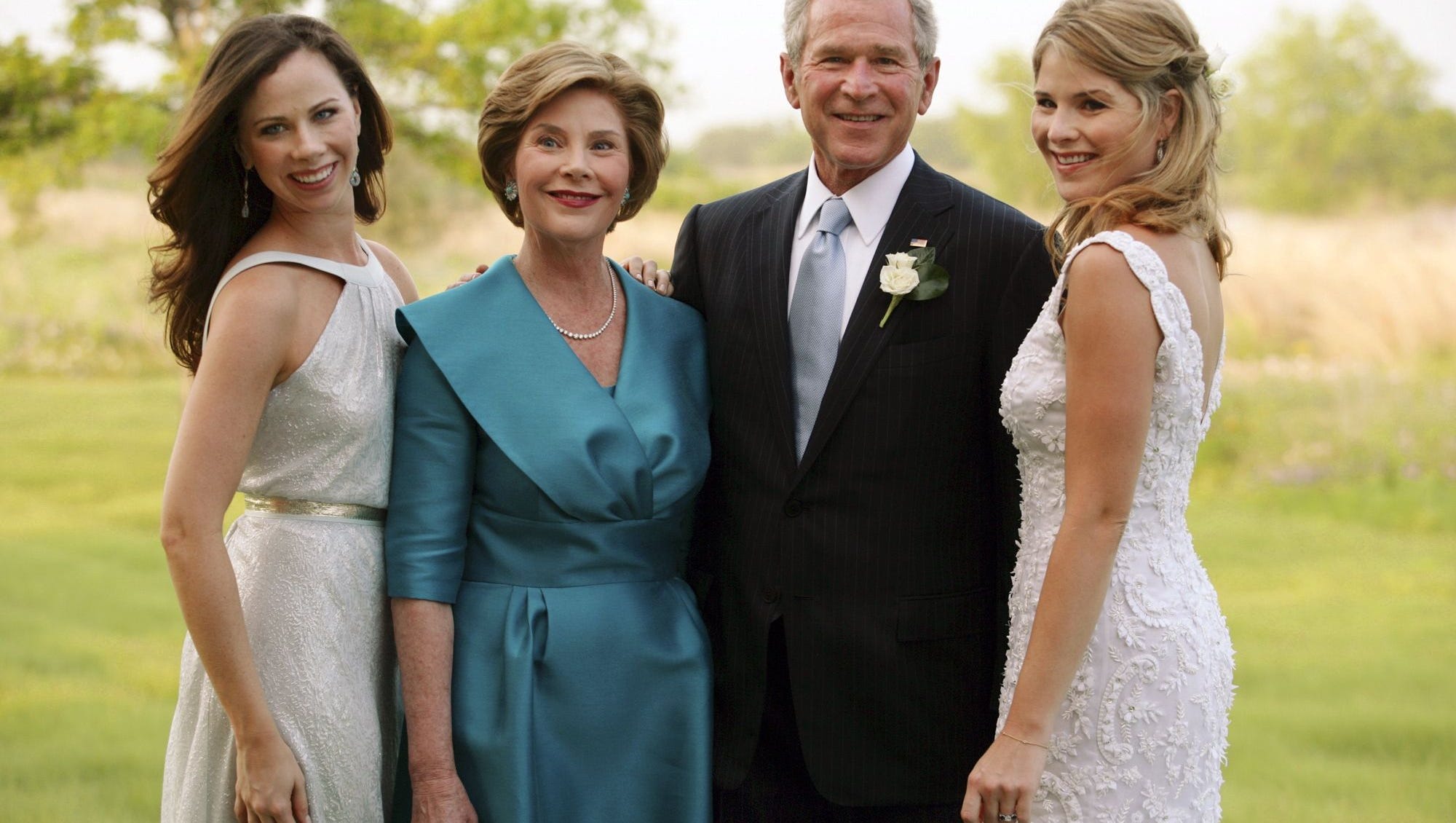 Bush daughters Jenna and Barbara writing a memoir