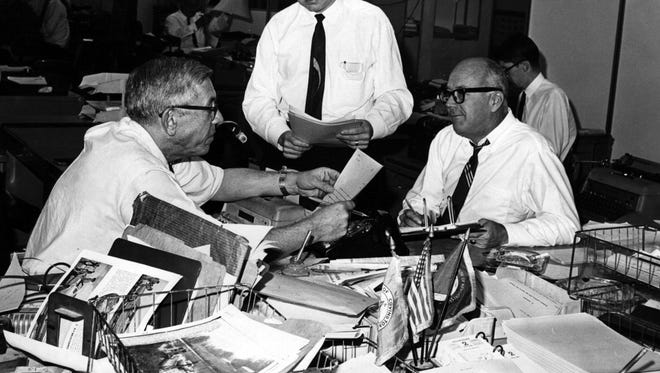 Former Cincinnati Enquirer City Editor Robert Harrod (right) at the newspaper's city desk in 1969 with Robert Firestone (left) and Robert Webb.