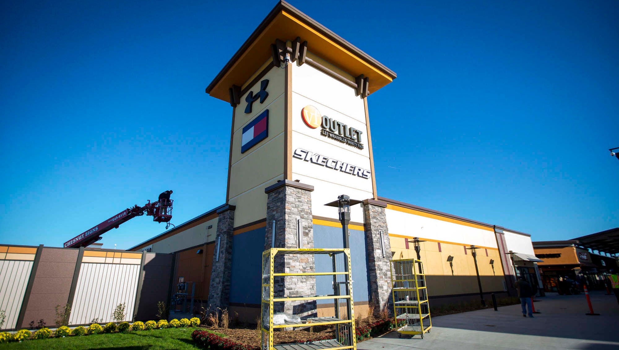 Altoona outlet mall opening with 40 stores; 25 more expected