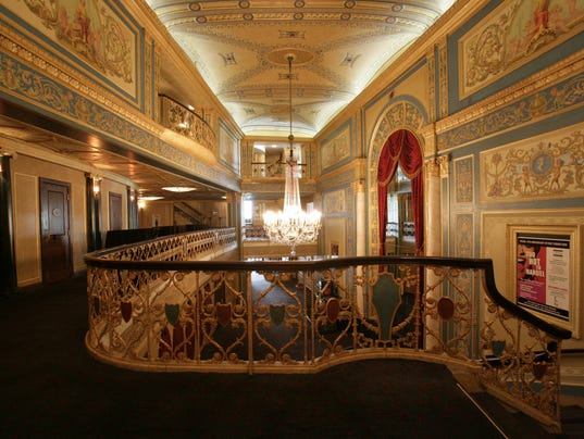 restaurants close to detroit opera house