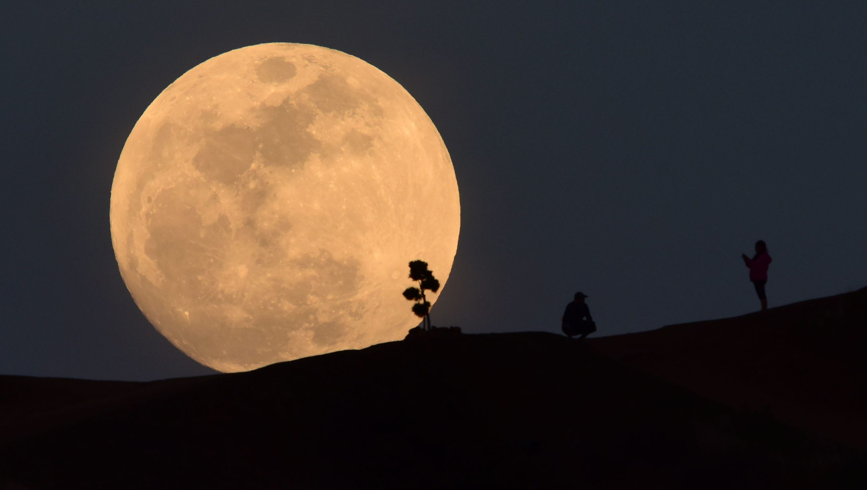 Live stream: Super blue blood moon eclipse