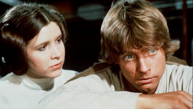 A scene not yet seen in the new movie: Princess Leia (Carrie Fisher) together with her bro Luke Skywalker (Mark Hamill) in the original "Star Wars."