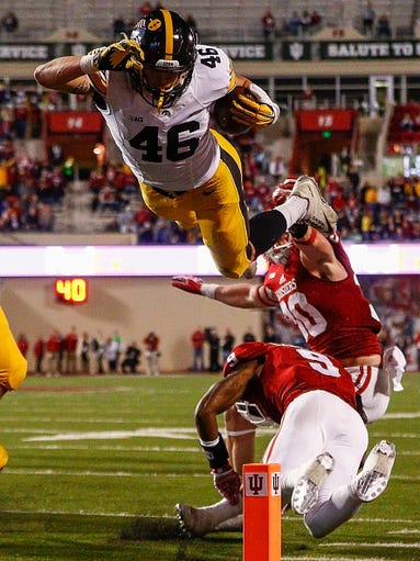 George Kittle leaps into the end zone against Indiana