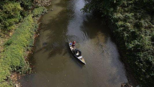 Franklin leaders took a first step in implementing a controversial new permit allowing the city to withdraw water from the Harpeth River.