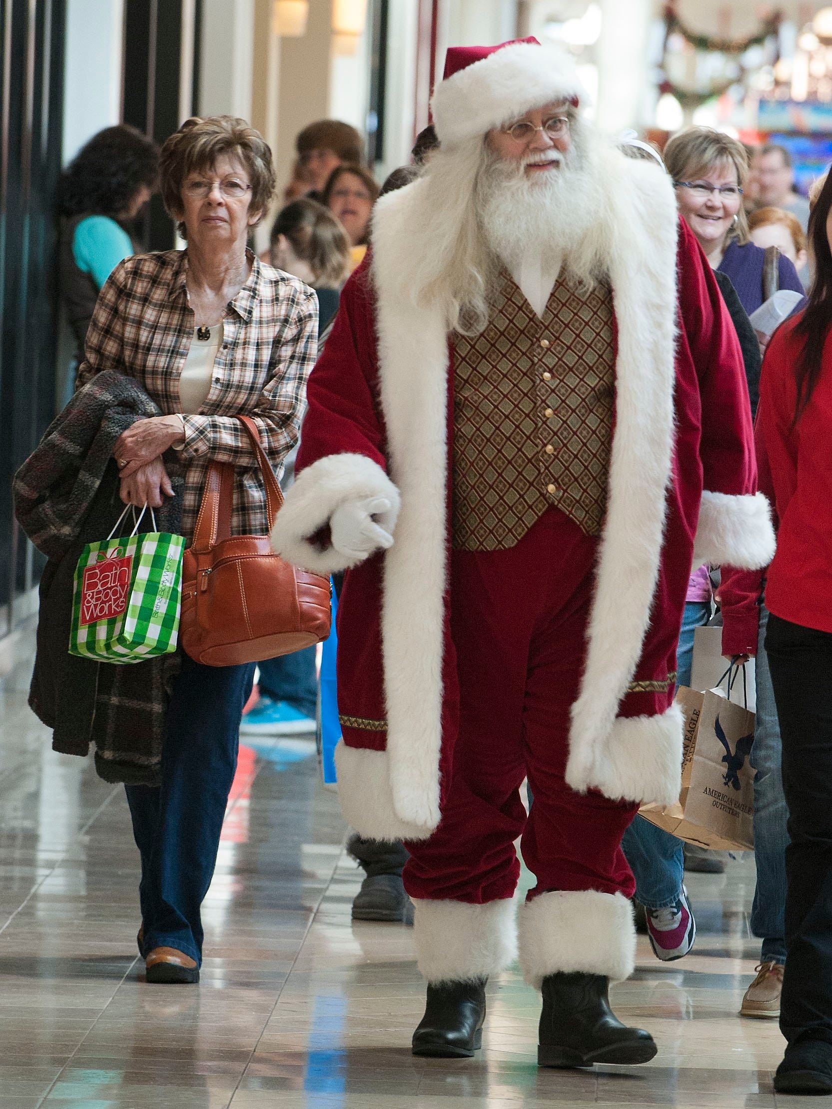Santa to come to Knoxville's West Town Mall next week