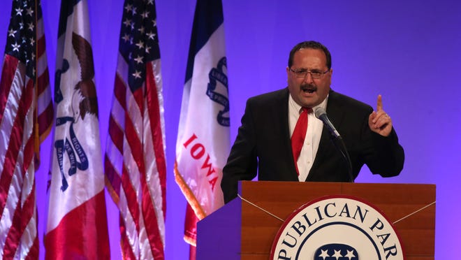 Iowa GOP Chairman Jeff Kaufmann told the audience on Saturday at the Lincoln Dinner in Des Moines that the GOP is bringing together all kinds of Republicans. “We are a united party, and media — take that to the rest of the United States!” he said.