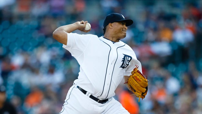 Tigers pitcher Alfredo Simon throws in the first inning of the 6-0 win over the Indians Saturday at Comerica Park.