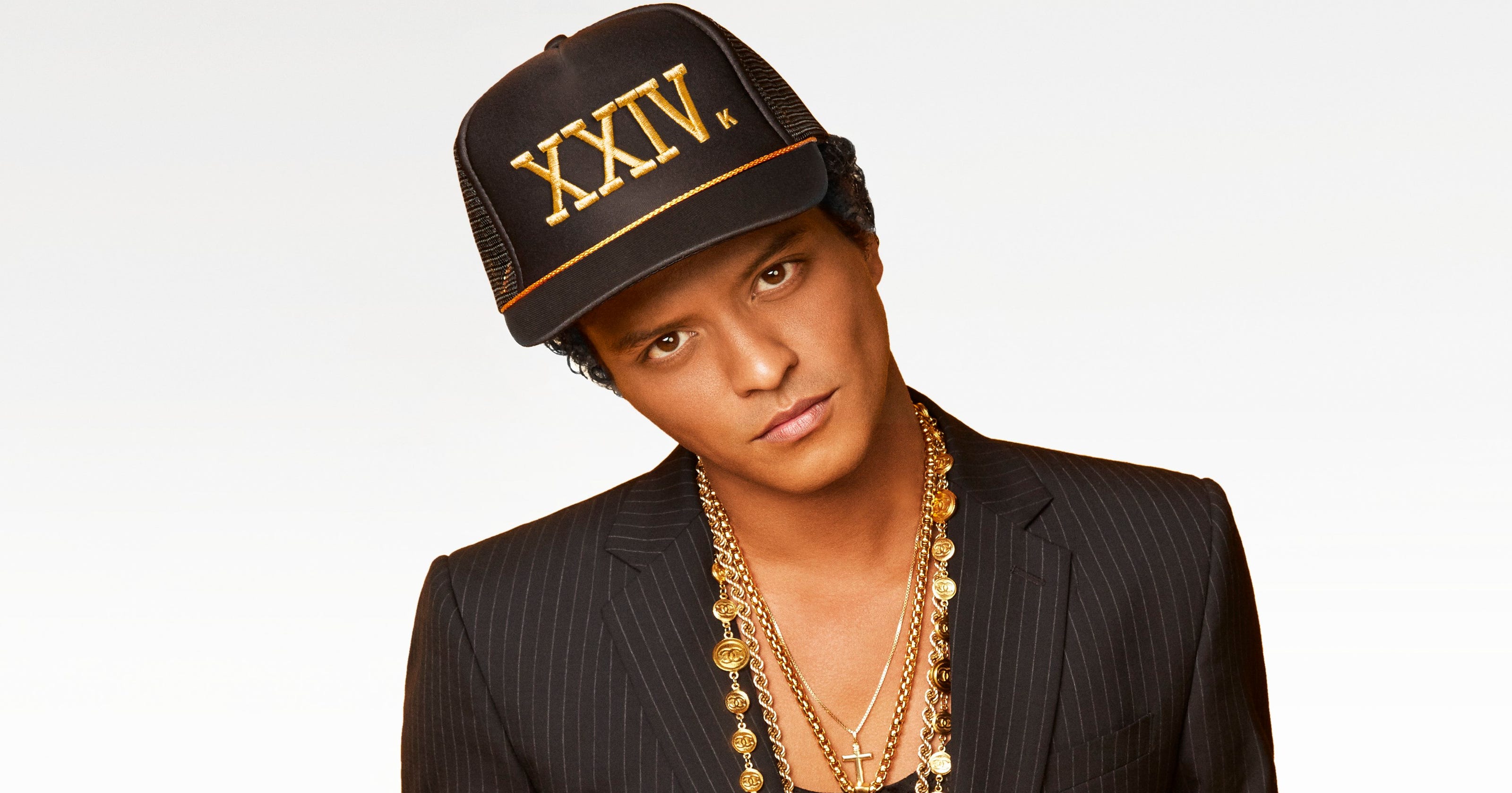 Bruno mars up. 24k Bruno Mars Cadillac. Бруно Марс upfank. Бруно Марс молдавский певец. Бруно Марс кимоно.