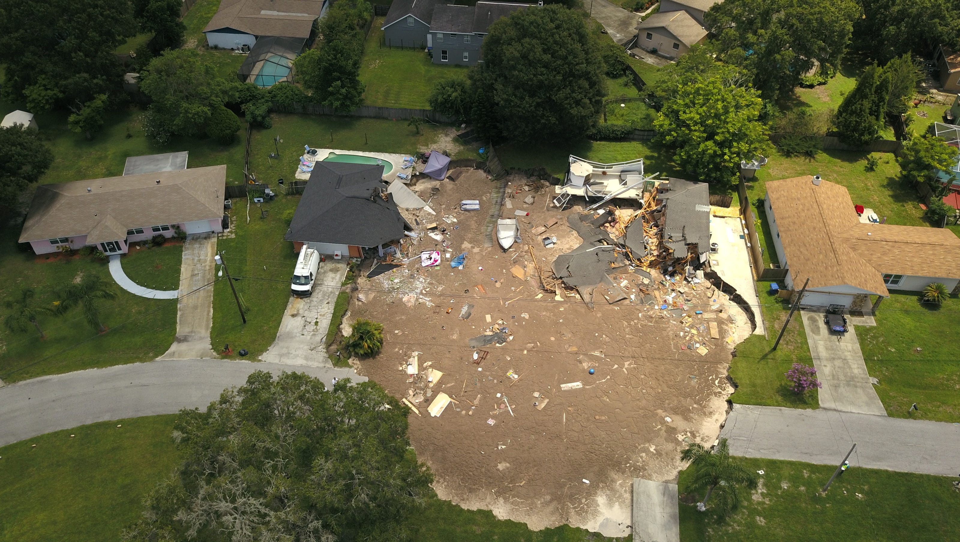Officials don't know when Florida sinkhole will stop growing
