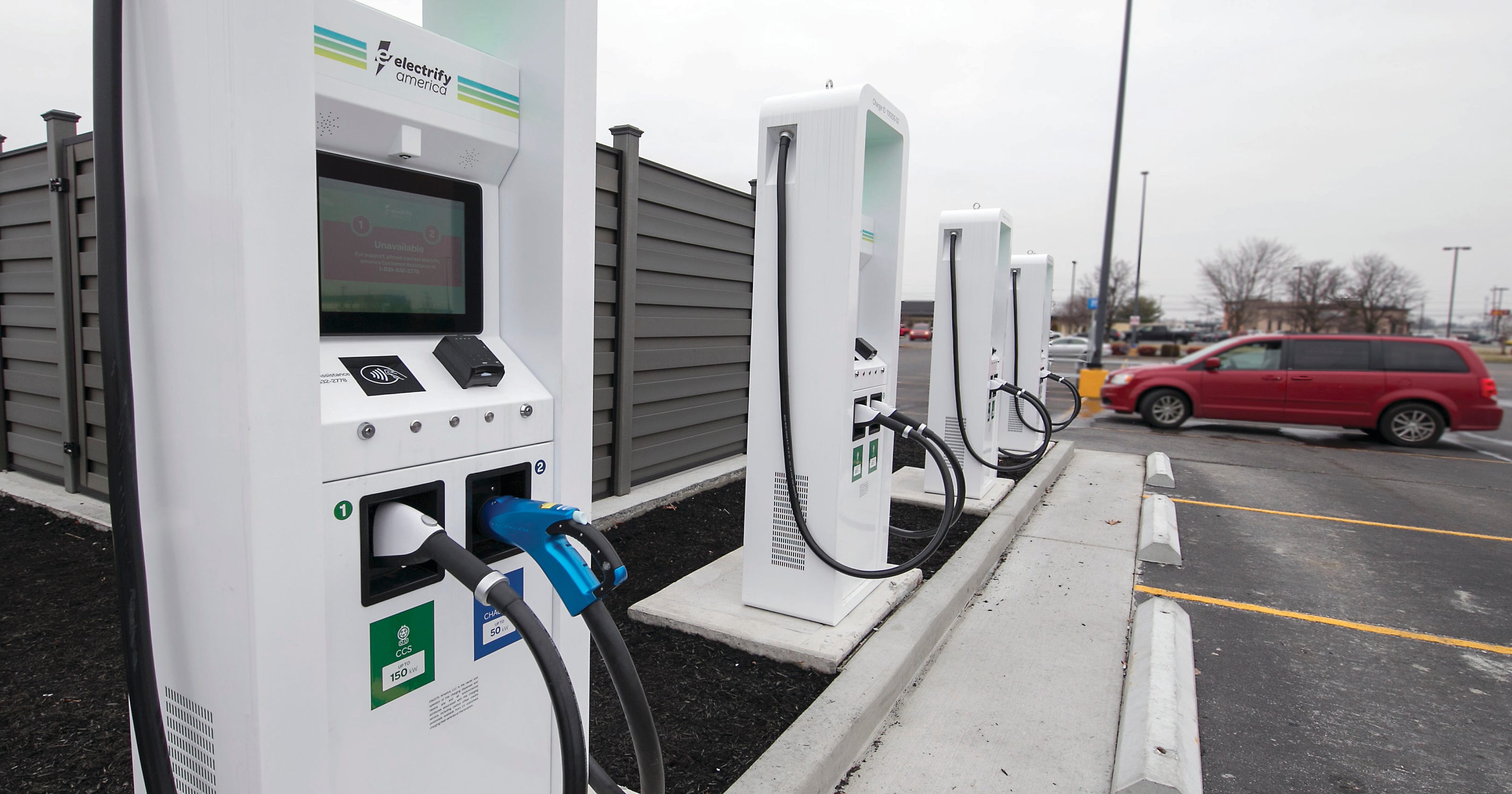 Ford offers access to 35,000 electriccar charging stations