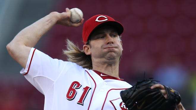 Reds starting pitcher Bronson Arroyo delivers in September of 2013.