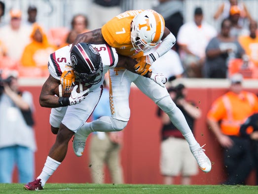Tennessee defensive back Rashaan Gaulden (7) takes