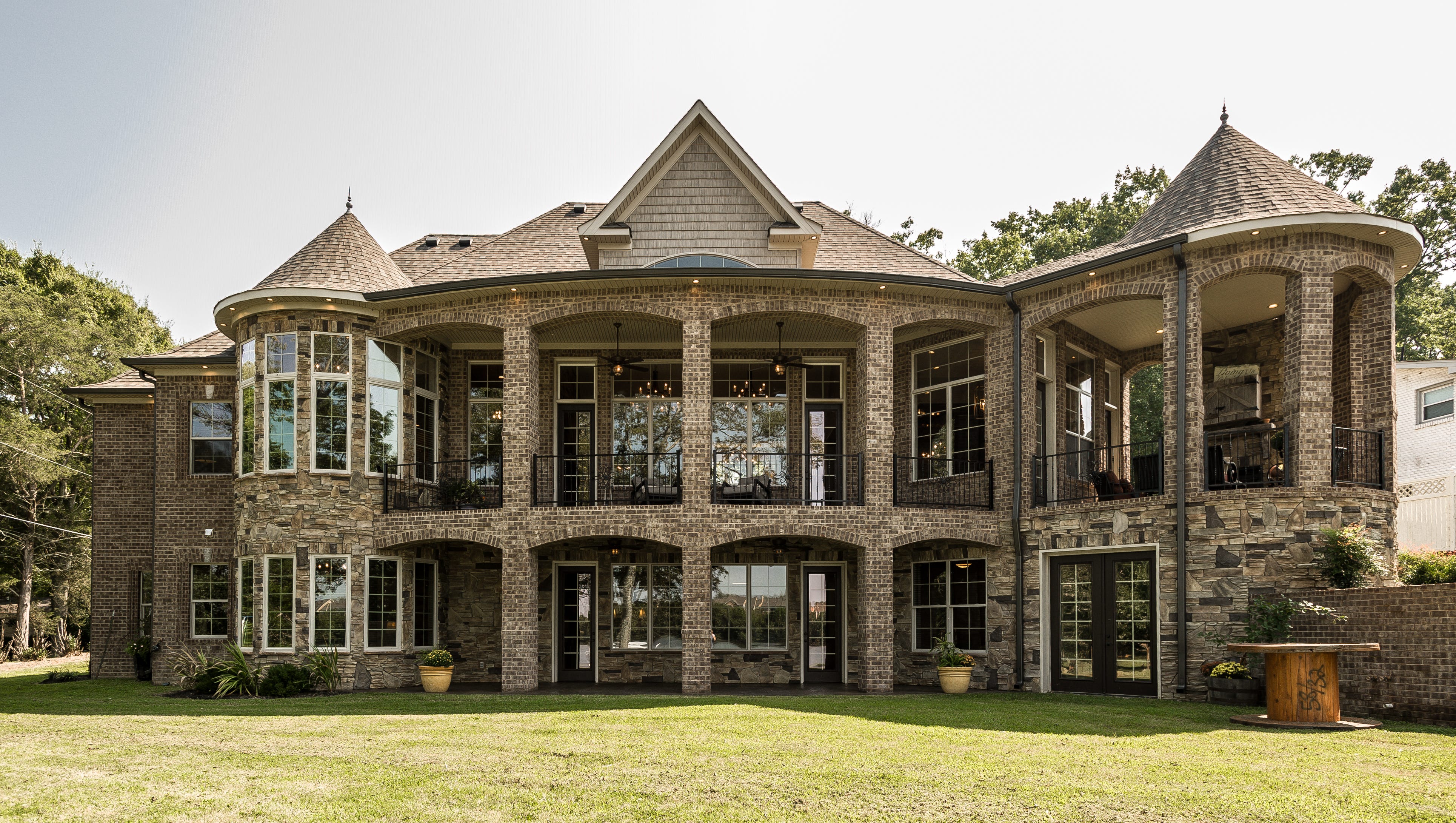 Custom rebuilds change face of older neighborhoods on Old Hickory Lake