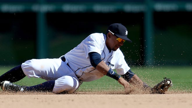 Detroit Tigers shortstop Dixon Machado fields a ground ball hit by the Chicago White Sox's Carlos Sanchez during the seventh inning Monday, Sept. 21, 2015, at Comerica Park.
