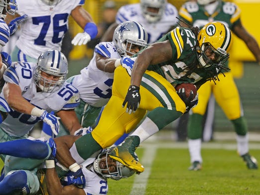 Green Bay Packers running back Eddie Lacy (27) drags