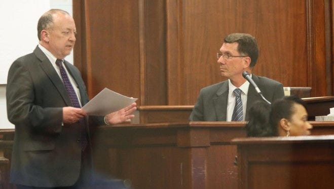 Milwaukee Assistant District Attorney Denis Stingl (left) cross-examined Lawrence White, a research psychologist and professor at Beloit College who is an expert on witness identifications and misidentifications.