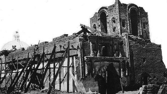 لاحقًا: حديقة توماكوري التاريخية الوطنية هي موقع بؤرة يسوعية استوطنت عام 1691 على يد أوزيبيو فرانسيسكو كينو.  تم بناء المبنى الحالي ، Mission San Jose de Tumakori ، في أواخر القرن الثامن عشر.  في عام 1921 ، بدأ البناء على السطح لحماية الجزء الداخلي من العمل.  تقع الحديقة على بعد 50 ميلاً جنوب دوسون من الطريق السريع 19.