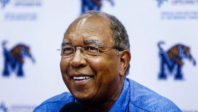 “Just sign the best players you can,” University of Memphis basketball coach Tubby Smith said Friday, describing his recruiting philosophy.