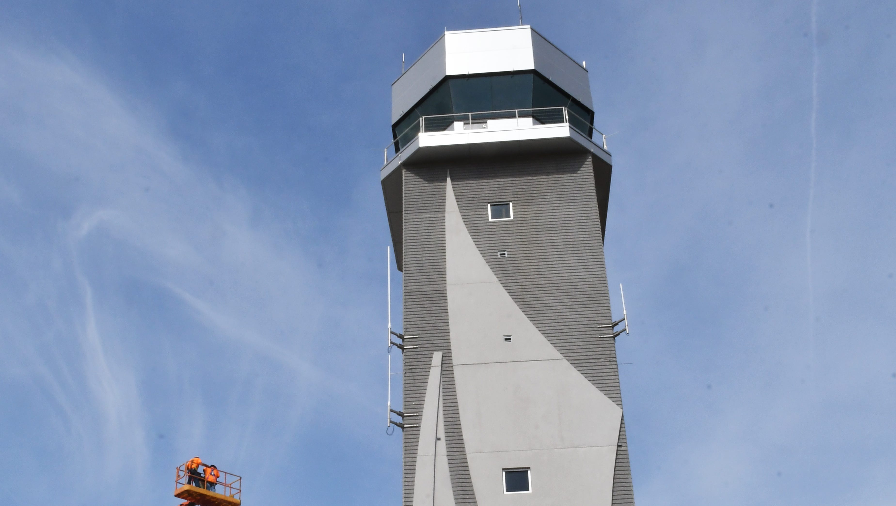 https www floridatoday com story news 2018 02 09 melbourne airports new taller air traffic control tower nears completion 317934002