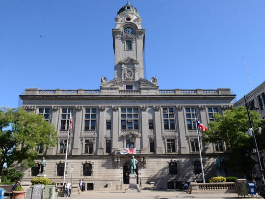 Records: Paterson court aide makingclaims is judge s sister