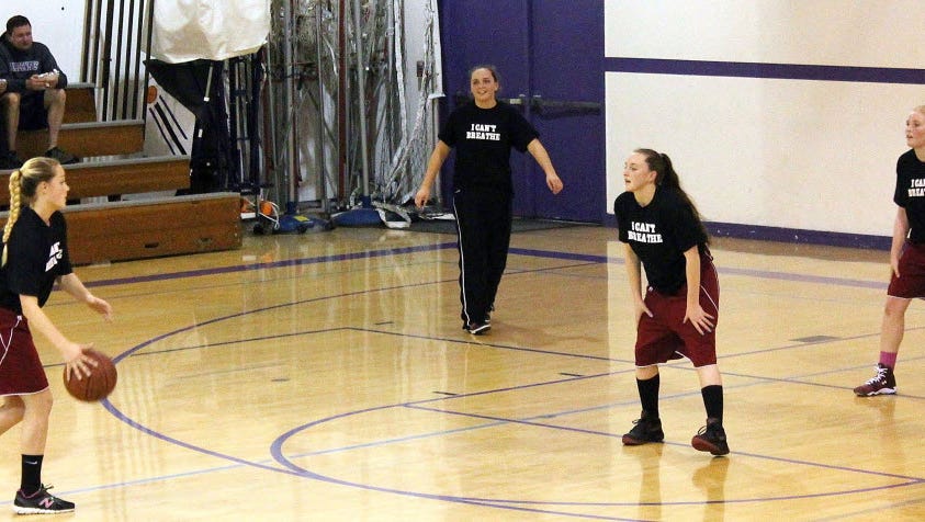 Teen Basketball Players Face I Can T Breathe Ban