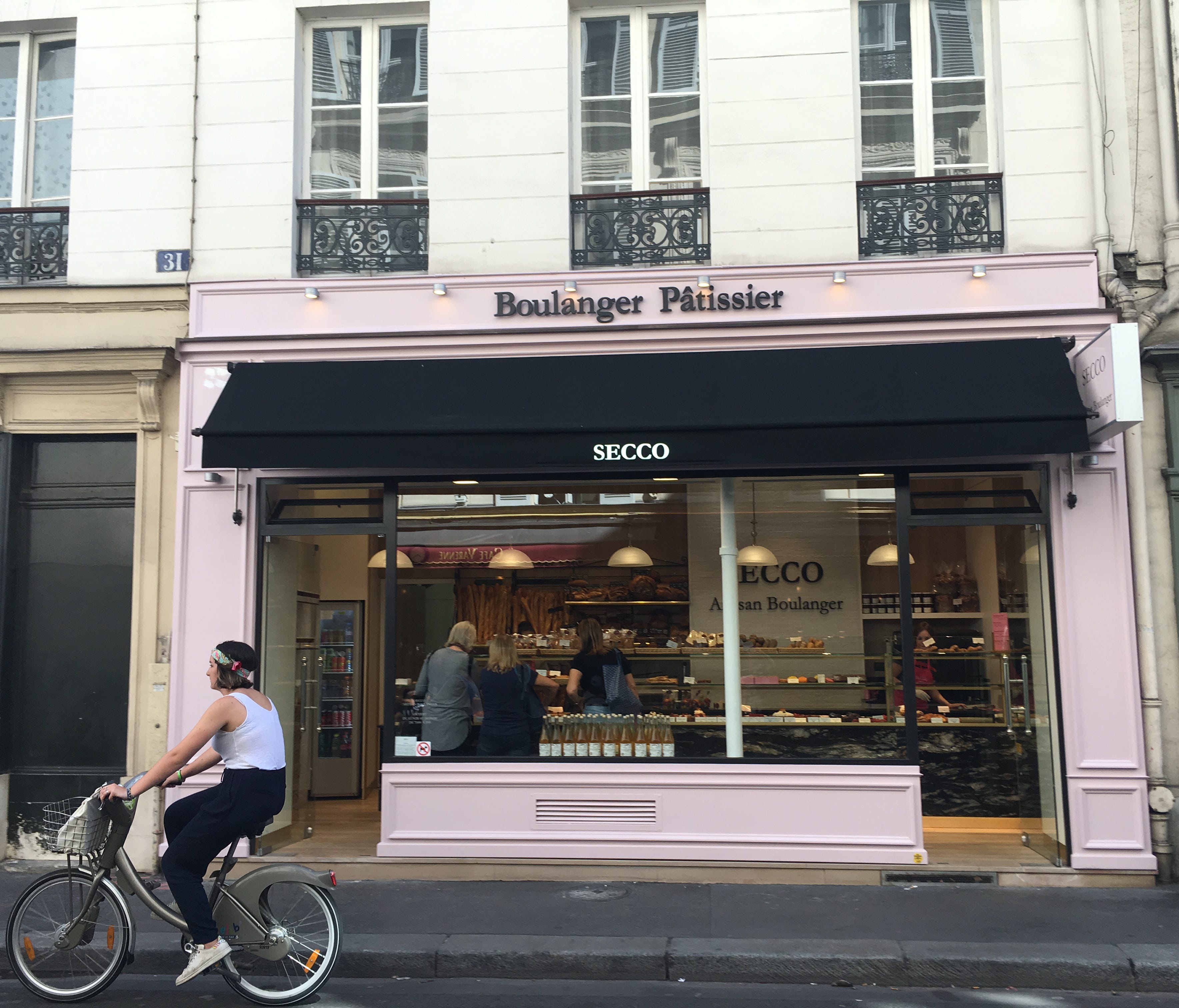 Star boulanger Stéphane Secco has worked for more than 15 years in the French capital, specializing in simple, authentic products of the highest quality. At the rue de Varenne address (just off the Rue du Bac), try the brioche, financiers and traditi
