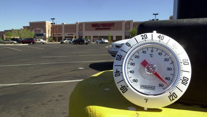 DIGITAL -- 25921 -- In direct sun the temperature soars close to 120 degrees near the asphalt of the Wal-Mart Supercenter in north Scottsdale making it one of the warmer areas of the east valley.  Photo by Tim Koors  6/14/00