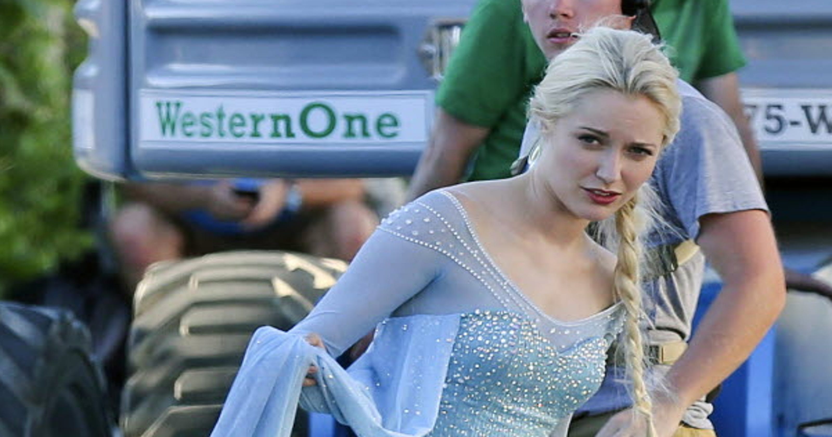 Snow Queen Adds Heat To Abc S Once Upon A Time