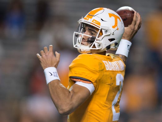 Tennessee quarterback Jarrett Guarantano (2) throws