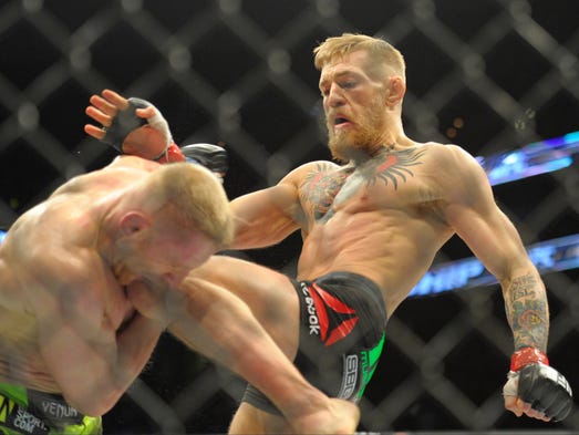 McGregor lands a knee against Dennis Siver during their