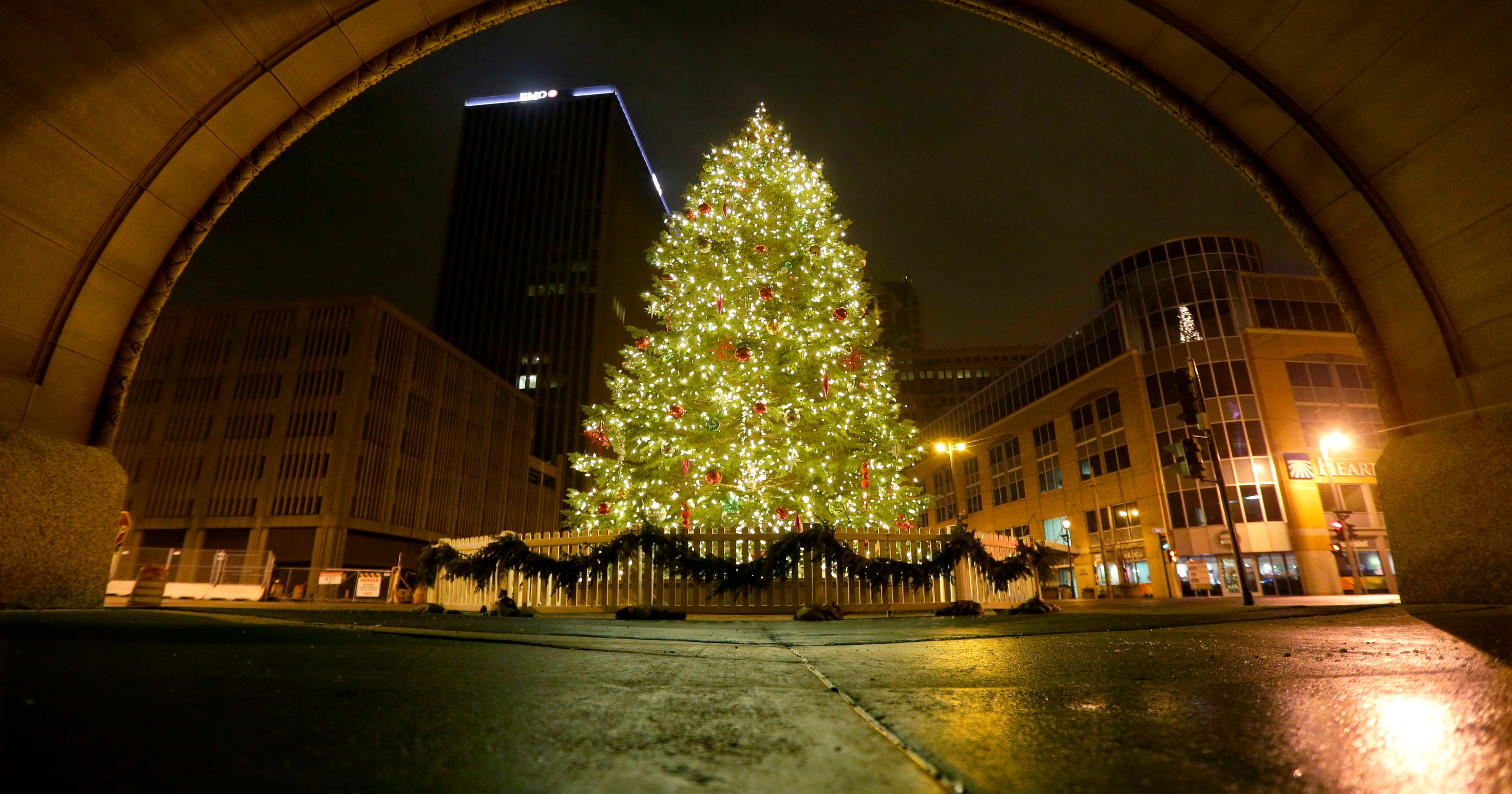 City seeks nominees for 2018 Milwaukee Christmas tree3200 x 1680